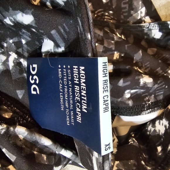 DSGHigh Rise Capri XS - Picture 2 of 3